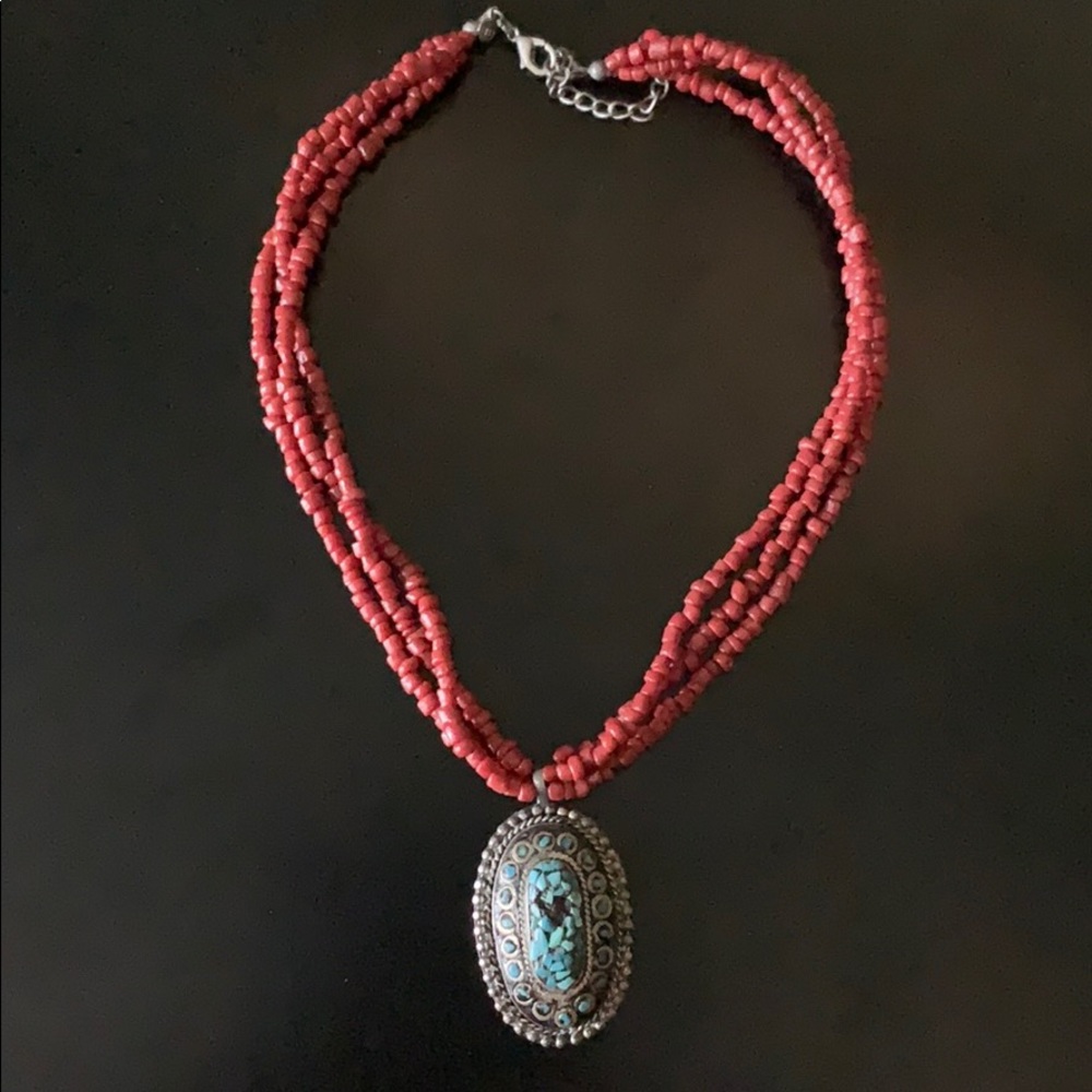 Beaded pendant choker